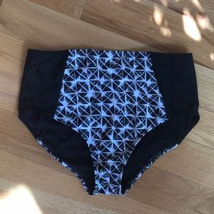 Siloett Swim Bottoms, geometric black & white
